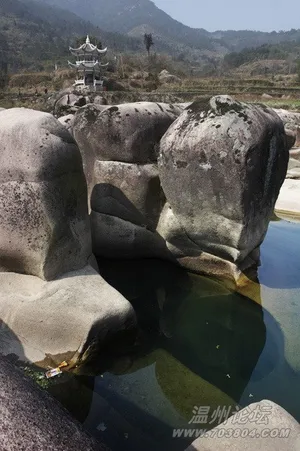 Yongduam Rock jigsaw puzzle