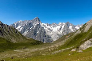 Breathtaking view of snow-capped mountains in Courmayeur, Valle d'Aosta, Italy. jigsaw puzzle