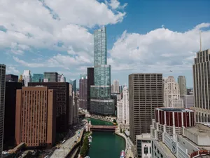Breathtaking view of Chicago's skyline with the Chicago River, highlighting urban architecture. jigsaw puzzle