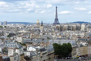 Stunning aerial shot of Paris cityscape featuring the iconic Eiffel Tower and historic architecture. jigsaw puzzle