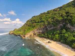 Stunning aerial view of a secluded beach with lush greenery in Bali, Indonesia. jigsaw puzzle
