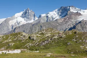 Stunning snowcapped mountains in La Grave, France, showcasing rugged natural beauty and alpine scenery. jigsaw puzzle