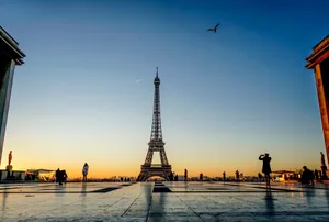 Capture of the Eiffel Tower at sunrise with silhouettes of people and birds in Paris, France. jigsaw puzzle