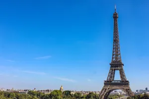 Stunning daytime view of the Eiffel Tower against a clear blue sky in Paris, France. jigsaw puzzle