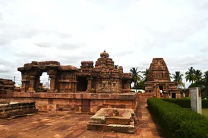 Explore the historic architecture of Pattadakal temples in Karnataka, India, showcasing ancient craftsmanship. jigsaw puzzle