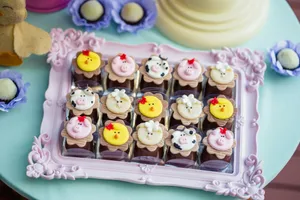 Delightful farm animal themed cupcakes perfect for birthday celebrations and events. jigsaw puzzle