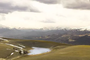 Breathtaking view of a tranquil mountain landscape in Erzurum, Turkey with snow-capped peaks and a serene lake. jigsaw puzzle