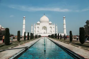 Capture of the Taj Mahal, a symbol of love, with clear skies in Agra, India. jigsaw puzzle