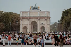 People gather at Arc de Triomphe du Carrousel in Paris, France, during a warm day. jigsaw puzzle