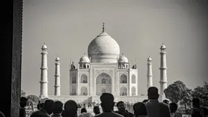 A black and white photo of the iconic Taj Mahal with visitors in the foreground. jigsaw puzzle