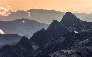 Stunning mountain range with dramatic peaks at sunrise in Japan, capturing the serene beauty of nature. jigsaw puzzle